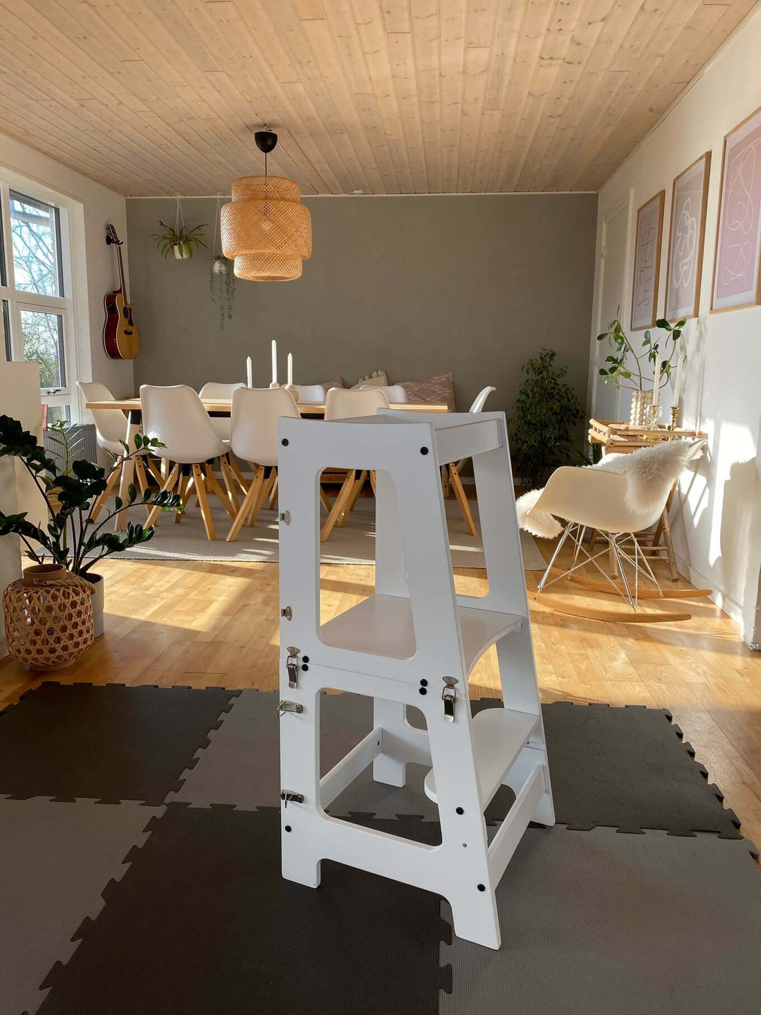 Vitt lärtorn i köket