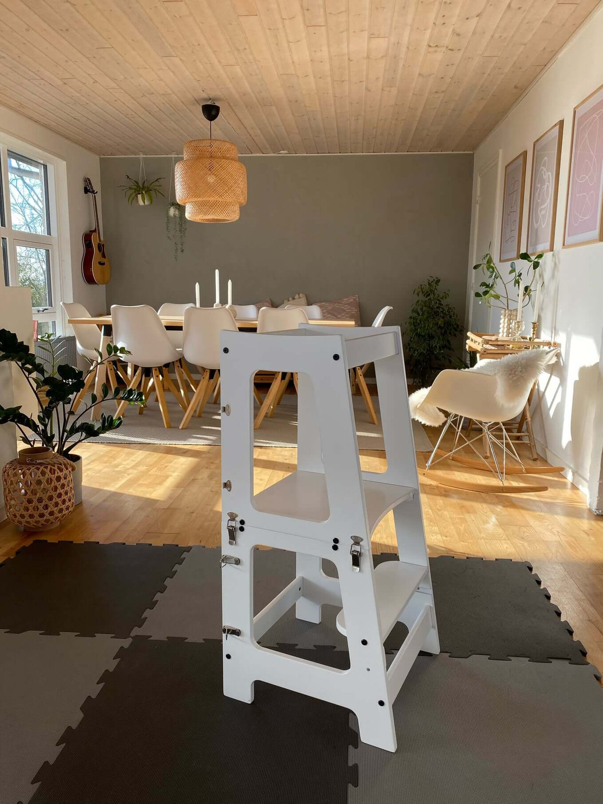 Vitt lärtorn i köket