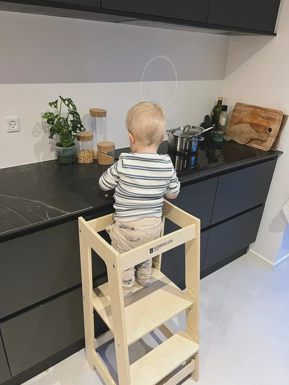 Gør hverdagen sjovere med montessori-inspirerede læringstårne
