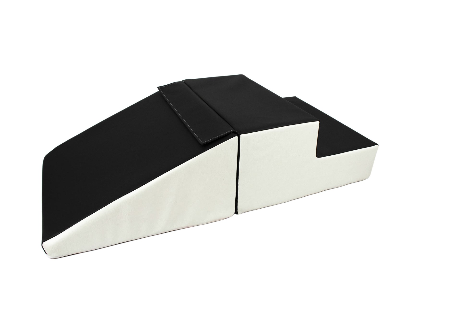 sort skumlegetøj formet som en rutjsebane