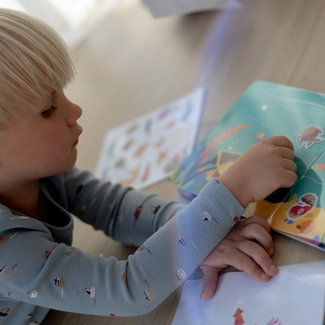 Genanvendelig klistermærkebog