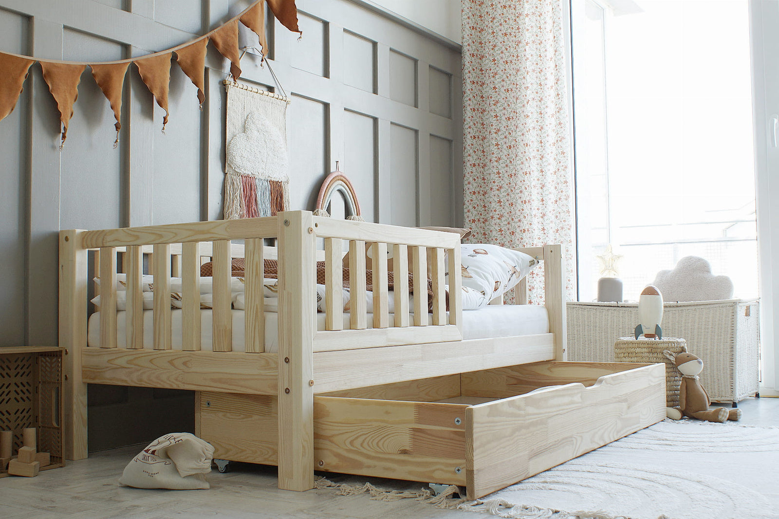 Juniorsäng LILLY med låda