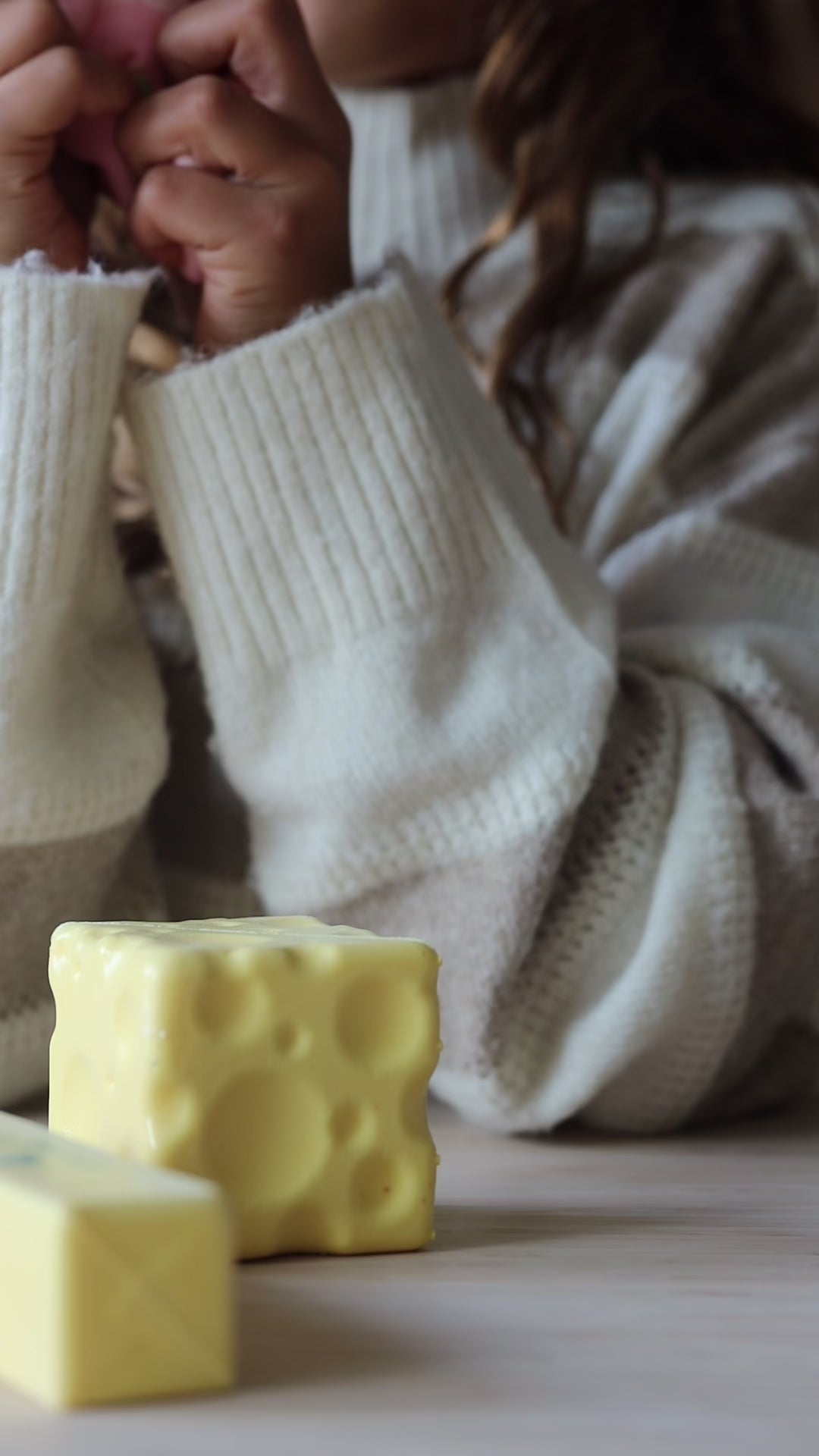 Ladda video: Butter Squishy – Viral Stressleksak 14 CM