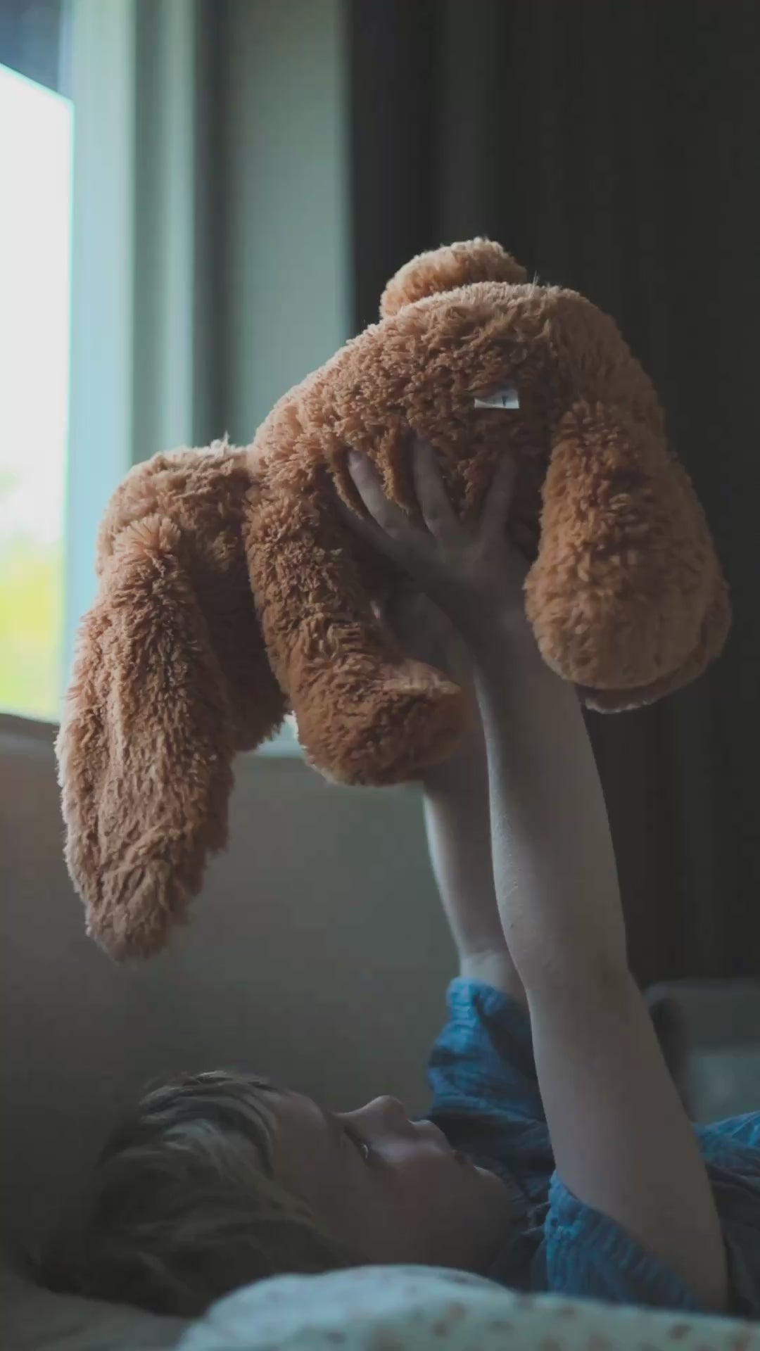 Ladda video: Tyngdnalle Kanin – mjuk trygghet och lugn i vardagen